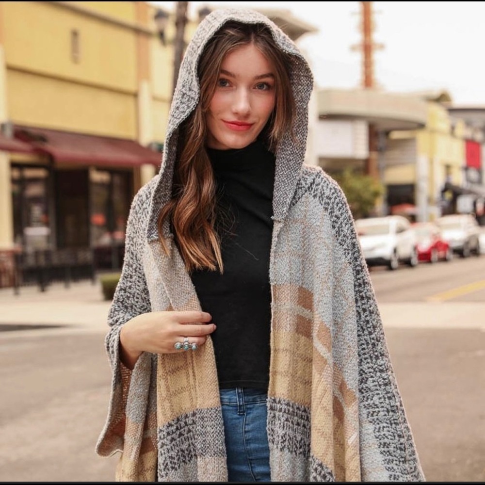 The FREYA Hooded Tartan Ruana - Picture 5 of 6